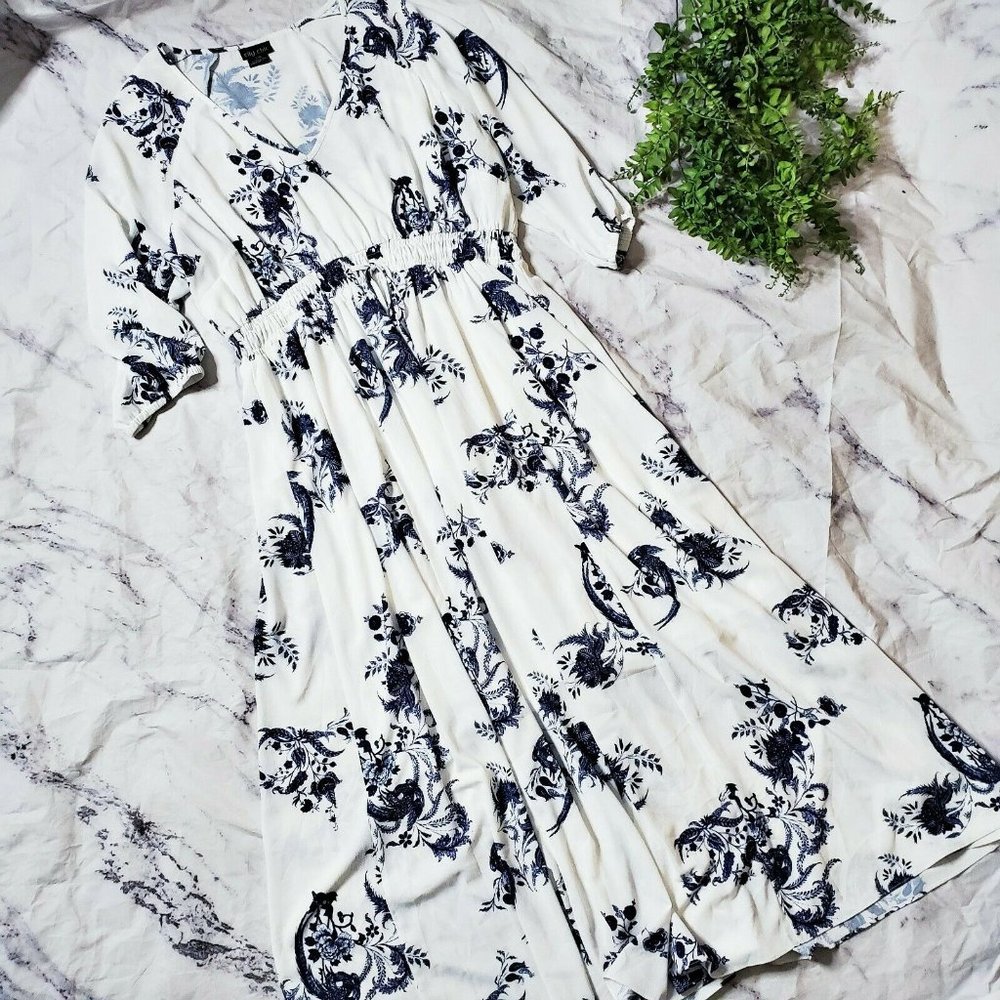 City Chic Shinjuku White Floral Print Maxi Dress
